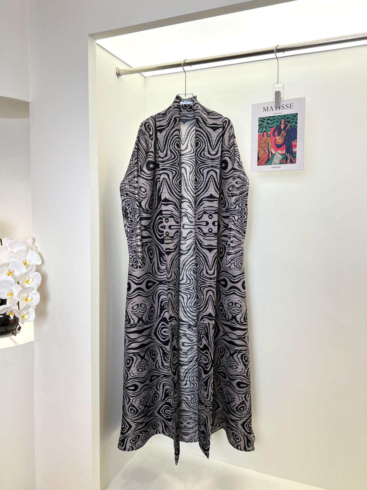 HS6723 Monochrome Swirl | Black & Grey Abstract Printed Abaya