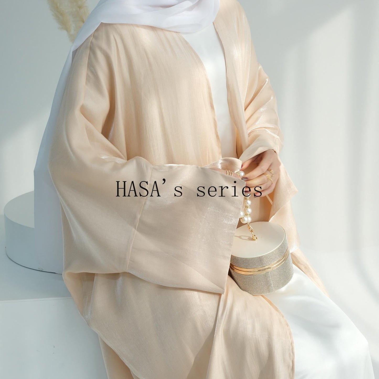 HS4831 A simple yet elegant cardigan-style robe, balancing both quality and comfort.