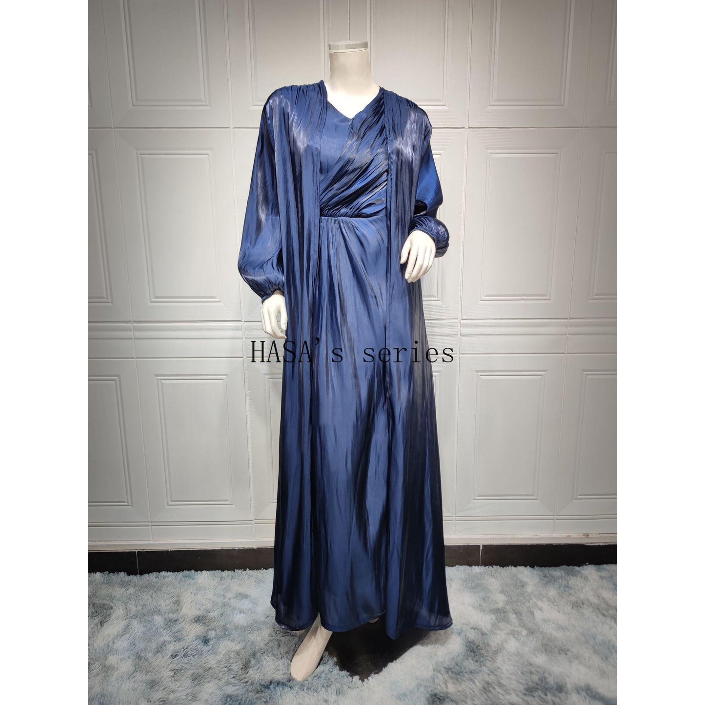 HS5094 Simple yet elegant and lustrous silk suit, featuring an elegantly pleated two-piece dress design.