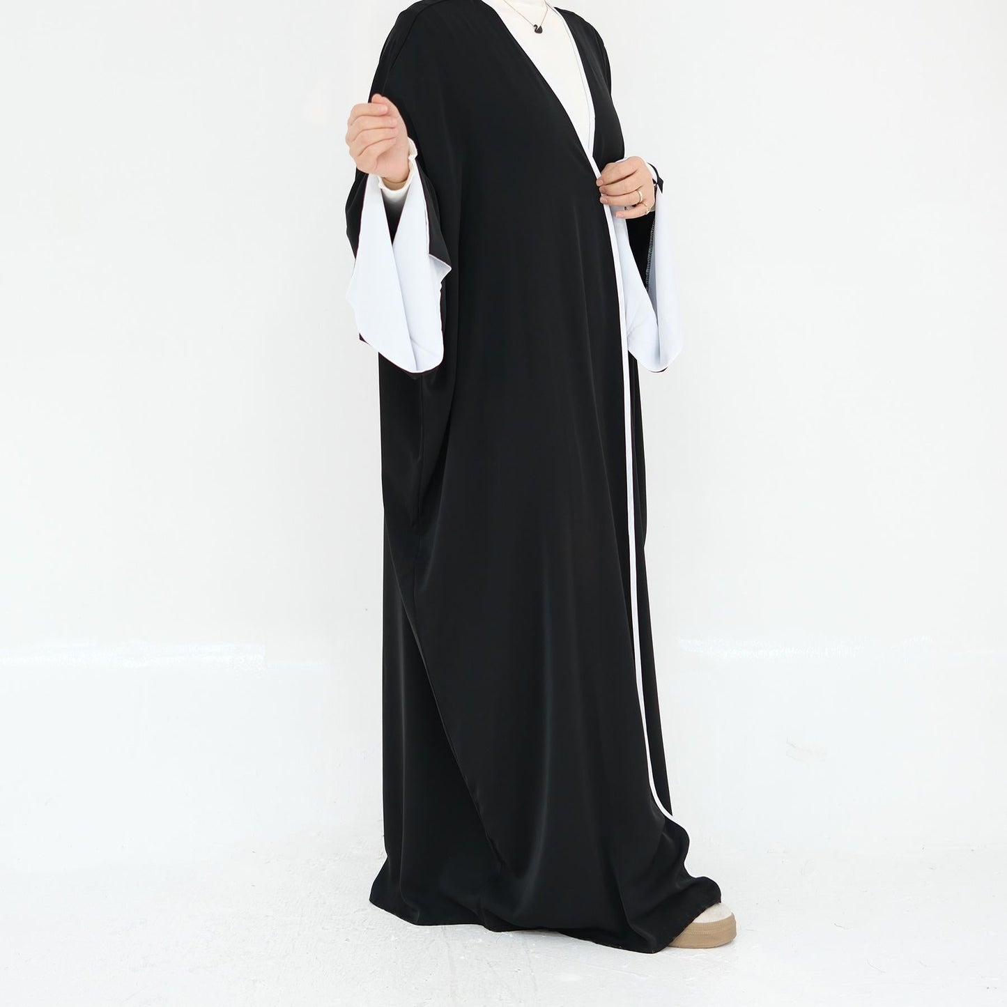 HA5877 The Loose-fitting Robe Has A Lightweight Silhouette That Is Perfect for Any Occasion open abaya outfit