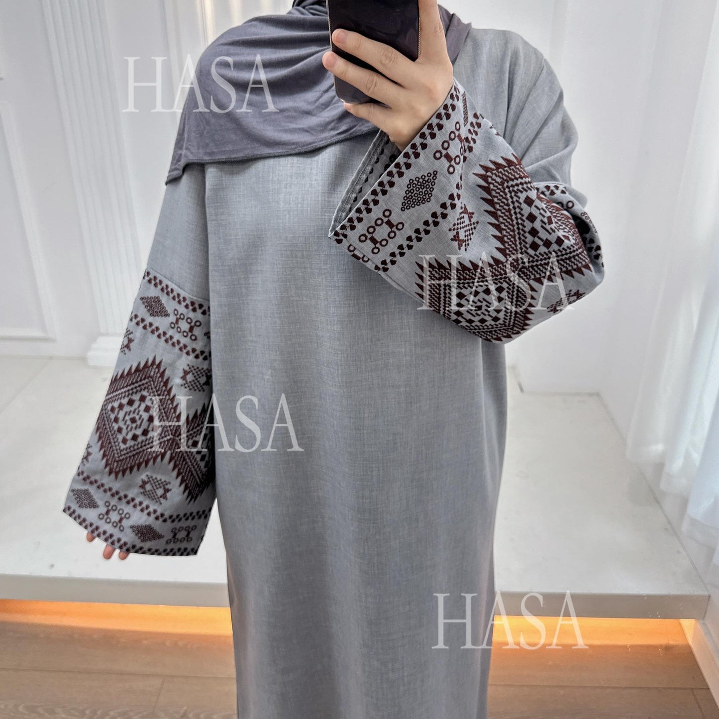 HA6533 Long robe with wide sleeves and exquisite embroidery