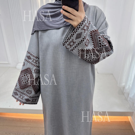 HA6533 Long robe with wide sleeves and exquisite embroidery