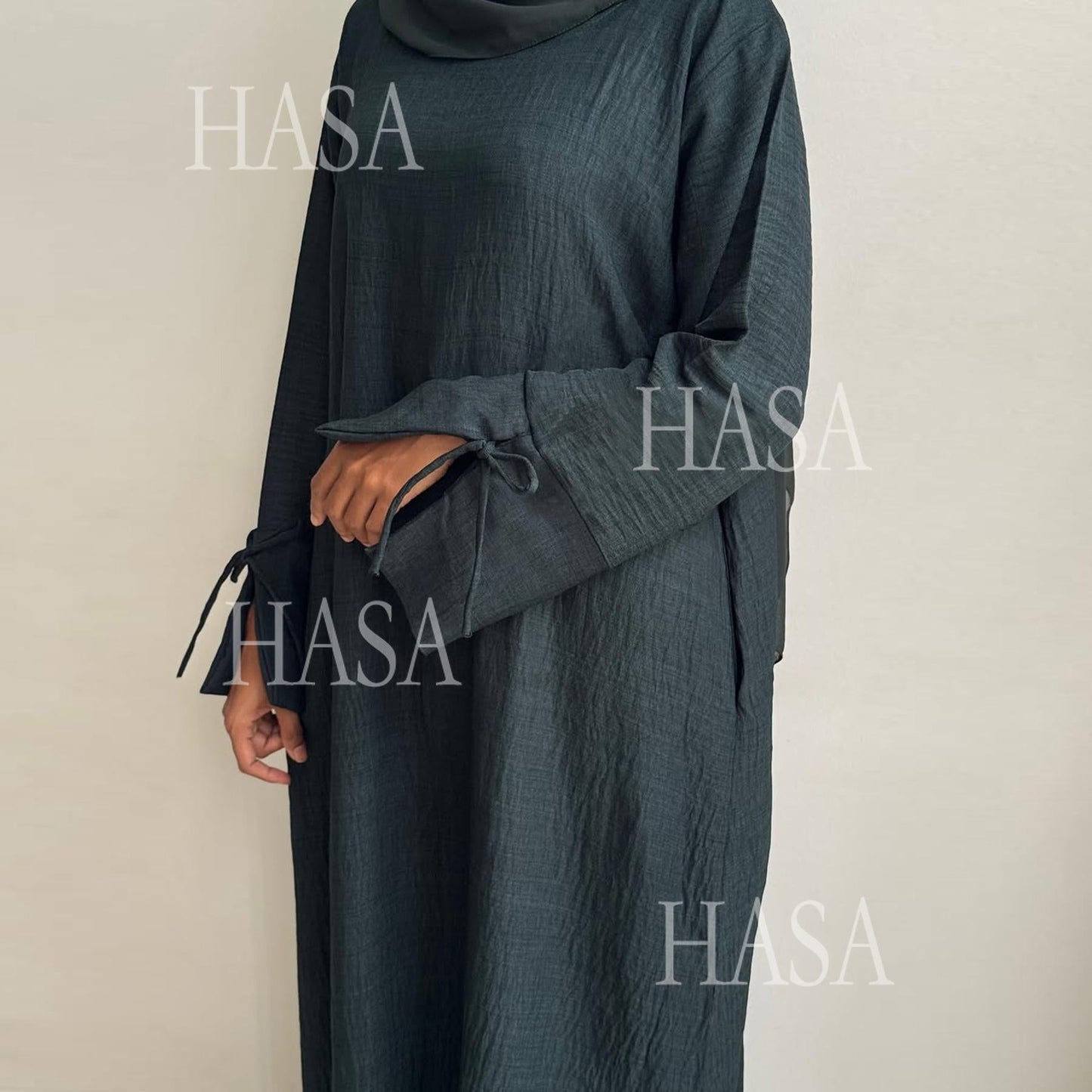 HA5864 Fashionable solid color hooded robe, simple and elegant, showing a casual style
