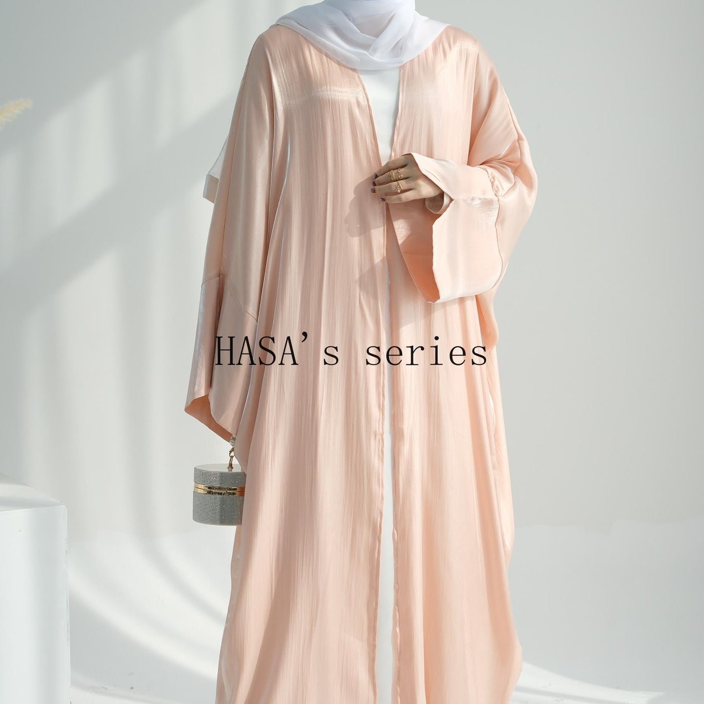 HS4831 A simple yet elegant cardigan-style robe, balancing both quality and comfort.