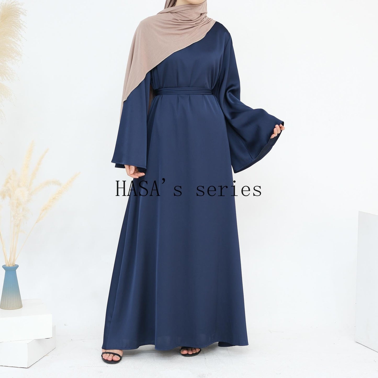 HS4847 A Long Dress with A Fitted Waist Design, Featuring A Clean and Elegant Silhouette.