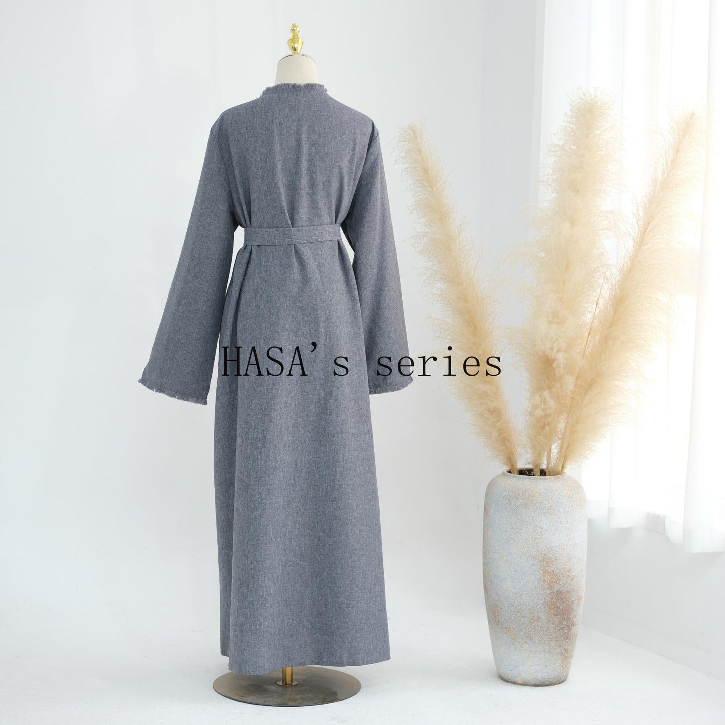 HS5147 Elegant Long Cardigan Robe with Flowing Tassels, A Loose-fitting, Coat-style Dress.