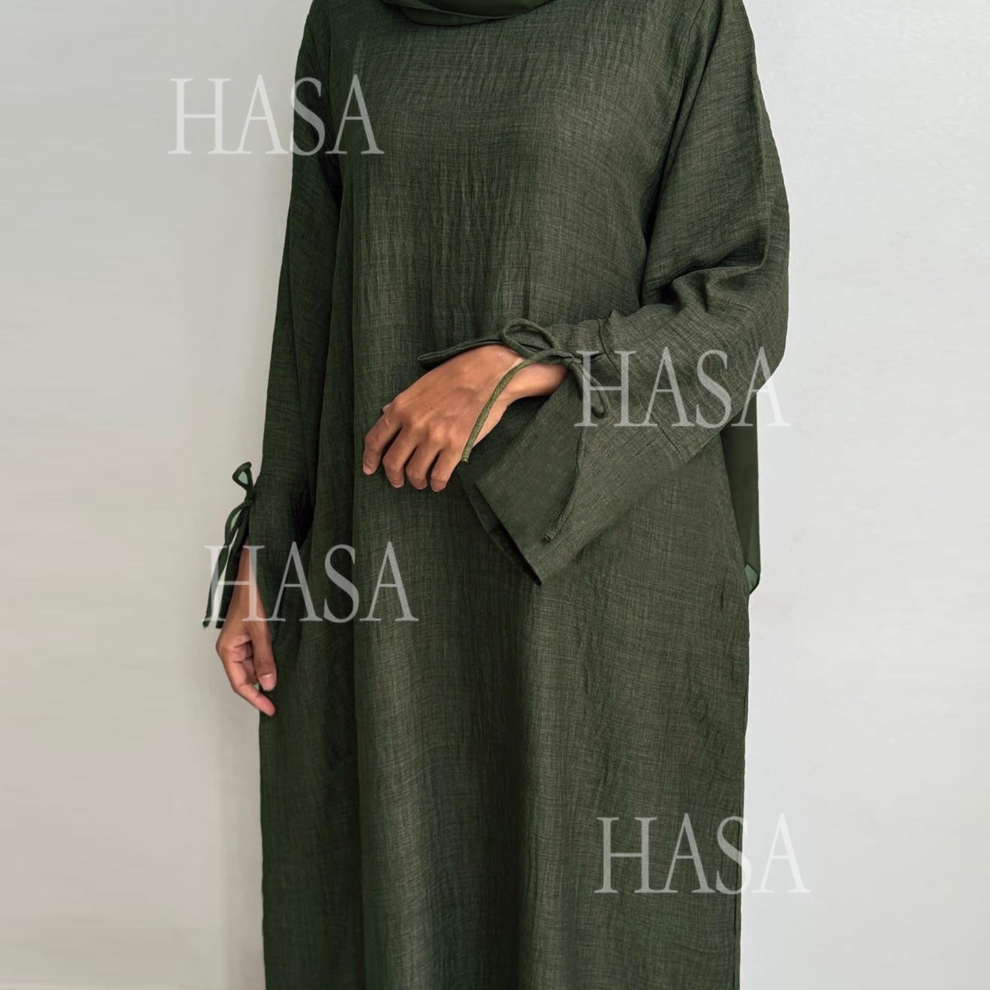 HA5864 Fashionable solid color hooded robe, simple and elegant, showing a casual style