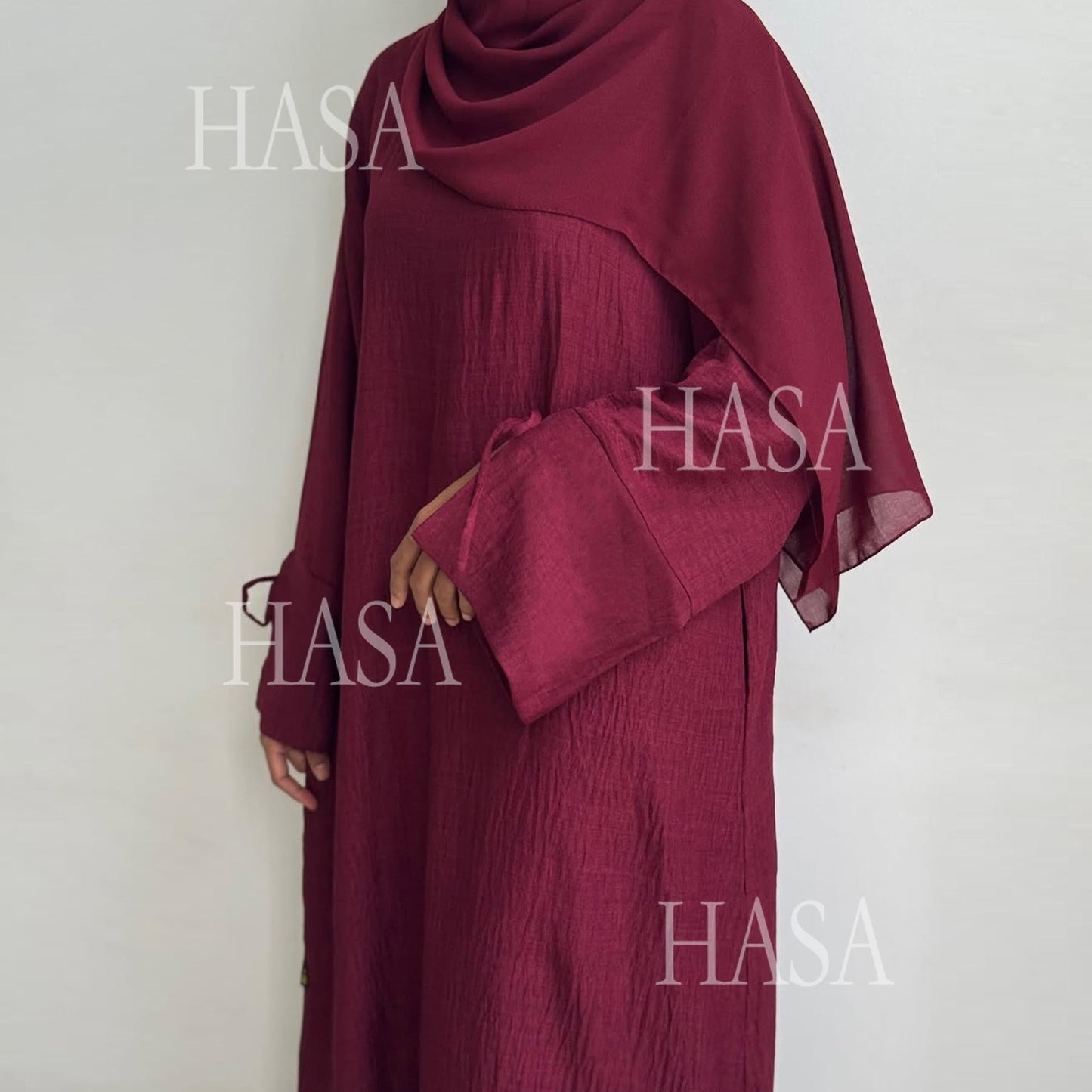 HA5864 Fashionable solid color hooded robe, simple and elegant, showing a casual style