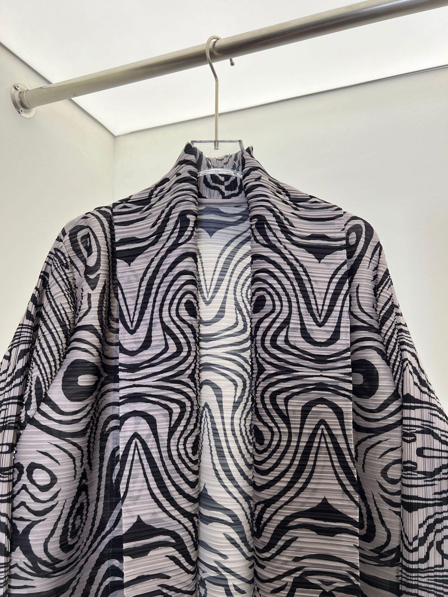 HS6723 Monochrome Swirl | Black & Grey Abstract Printed Abaya