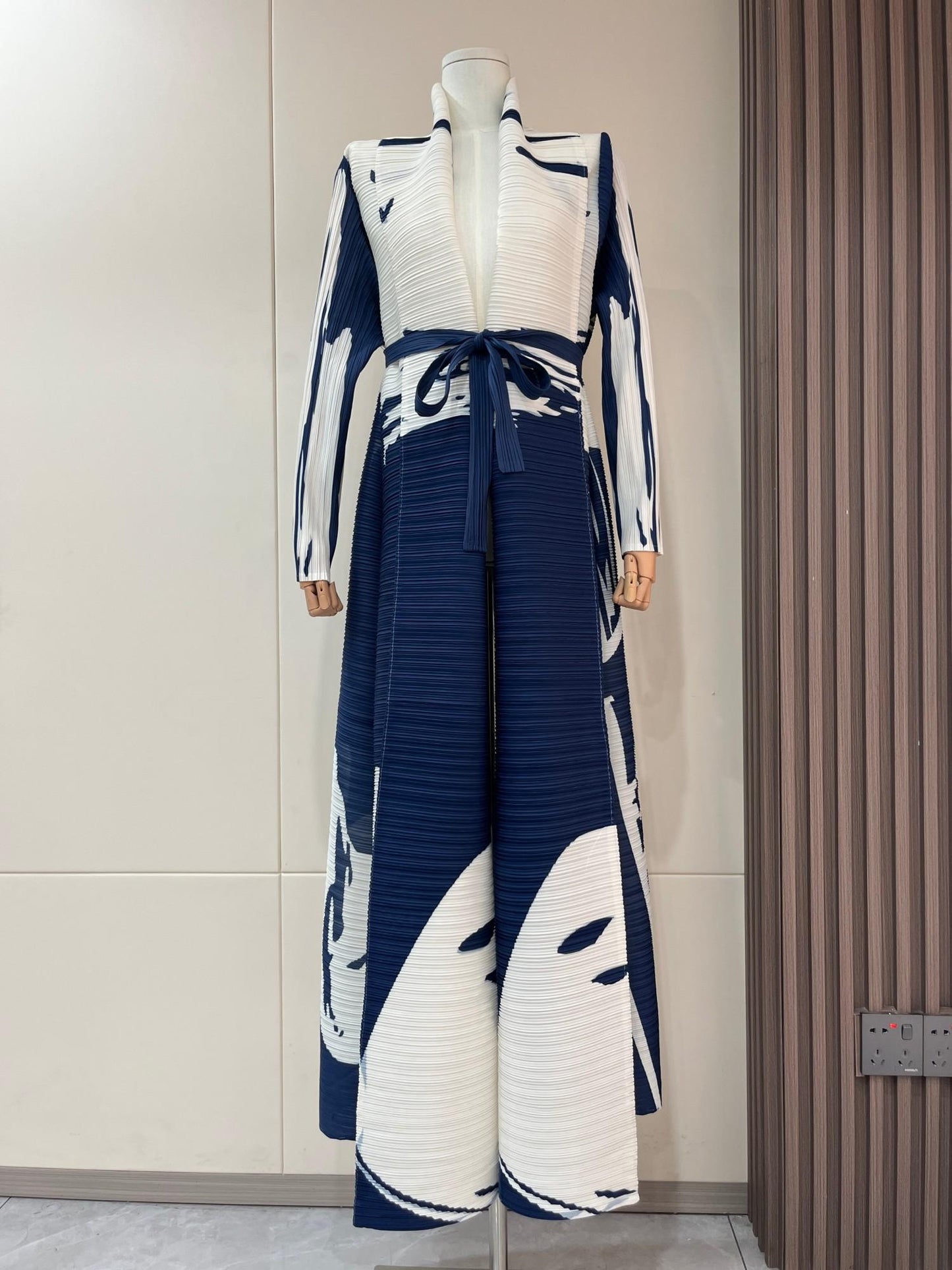 HS6725 Indigo Whispers Navy & White Abstract Printed Abaya