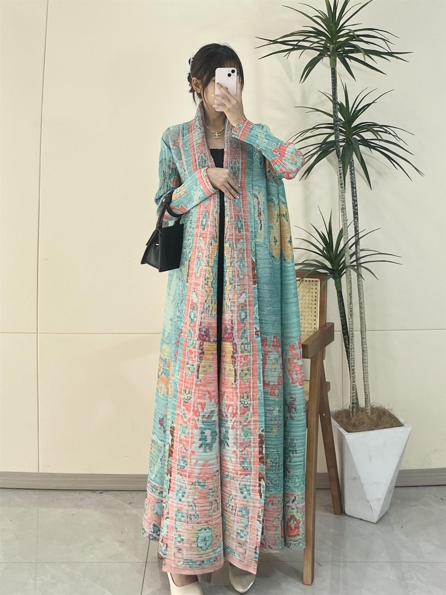 HS5852 Elegant, Retro-style Long Cardigan with Contrasting Printed Pattern.