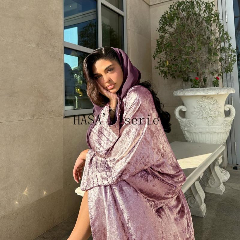 HS4844 A loose, long, robe-style dress made of velvet material, an elegant and sophisticated design with a refined texture.