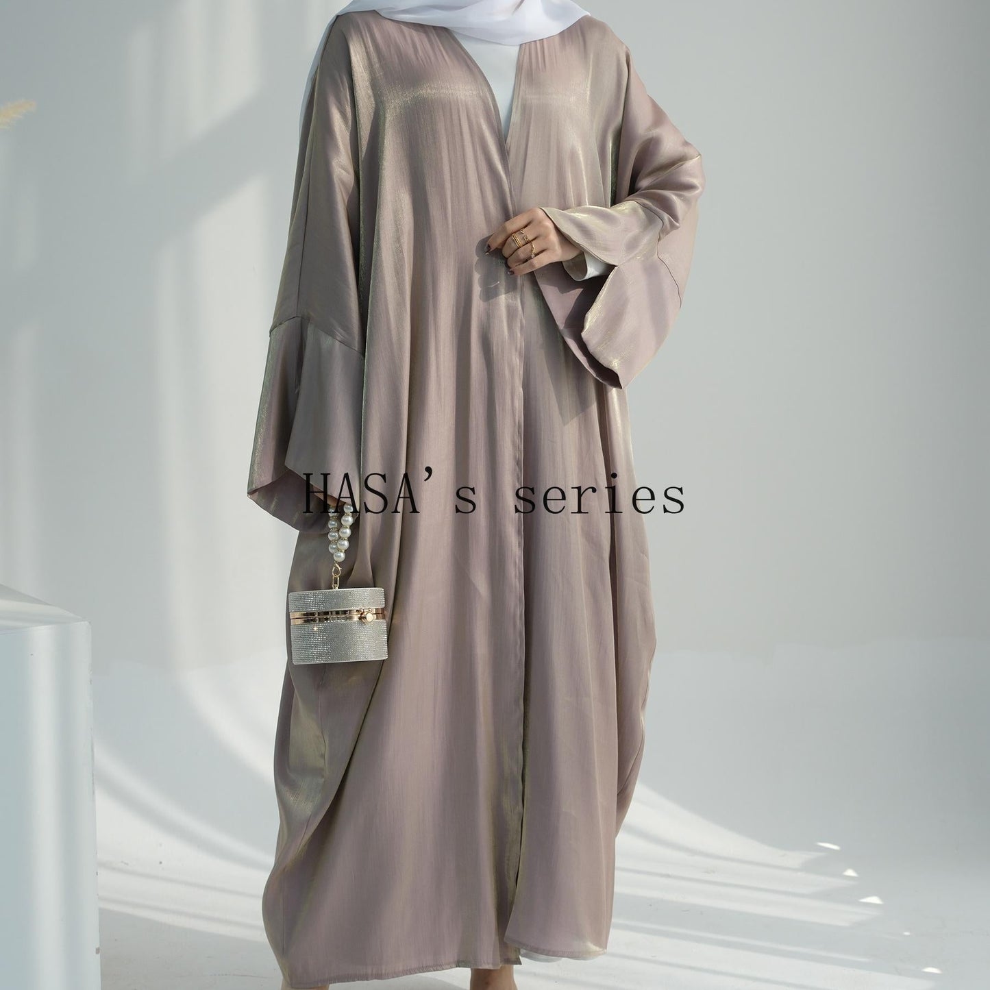 HS4831 A simple yet elegant cardigan-style robe, balancing both quality and comfort.