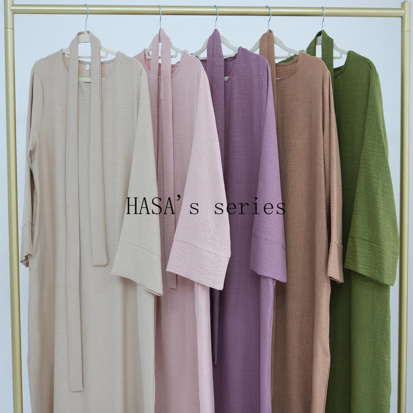 HS4848 A simple, waist-cinching spring/summer dress with a relaxed, long design.