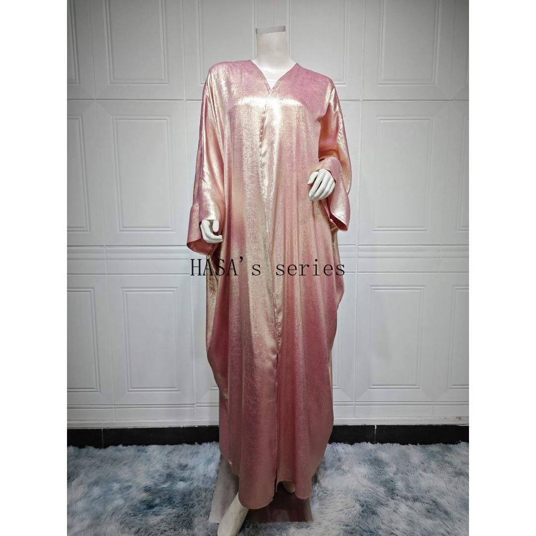 HS5091 A long robe with gilded highlights, featuring a simple yet elegant dress design.