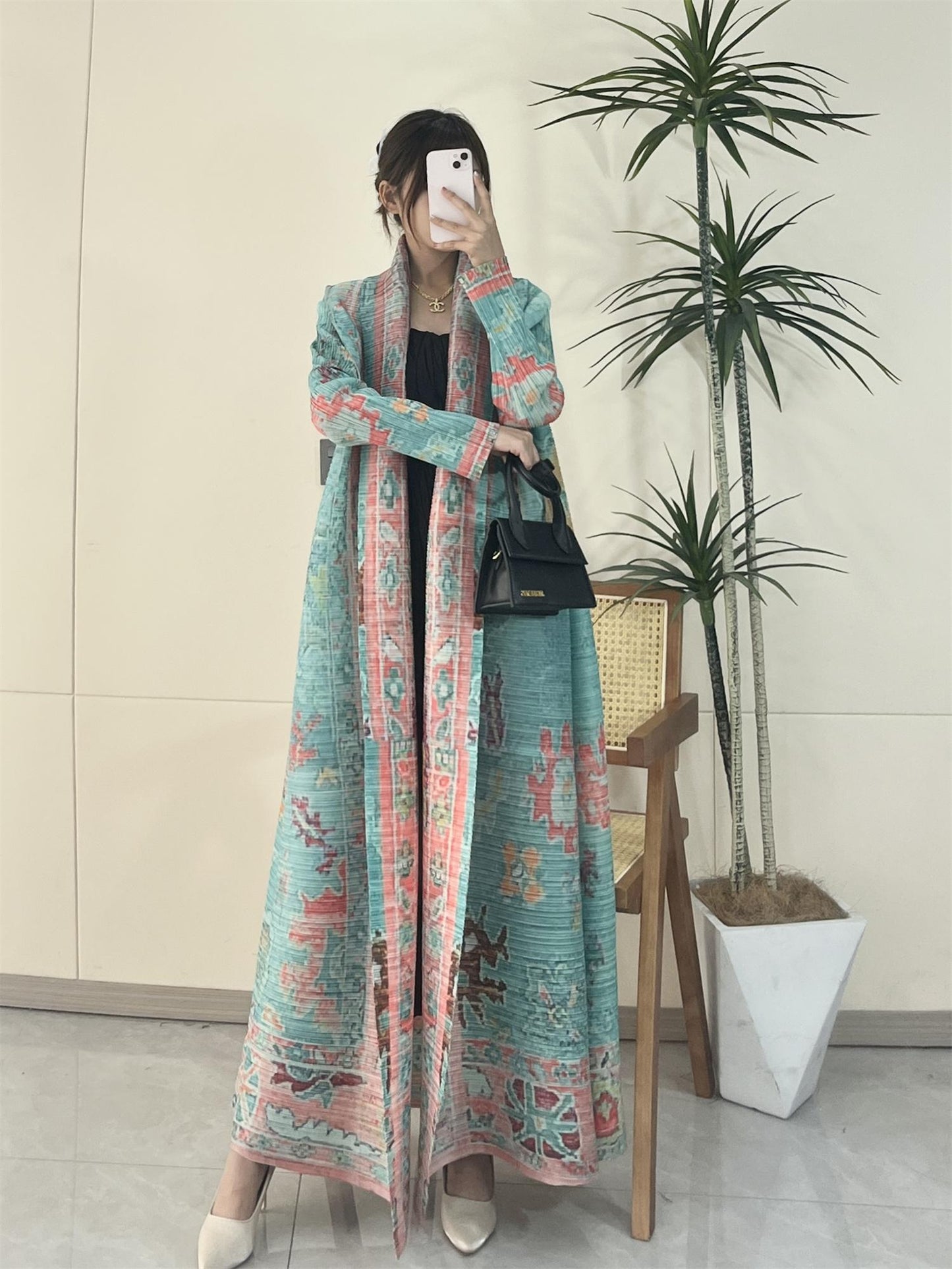 HS5852 Elegant, Retro-style Long Cardigan with Contrasting Printed Pattern.
