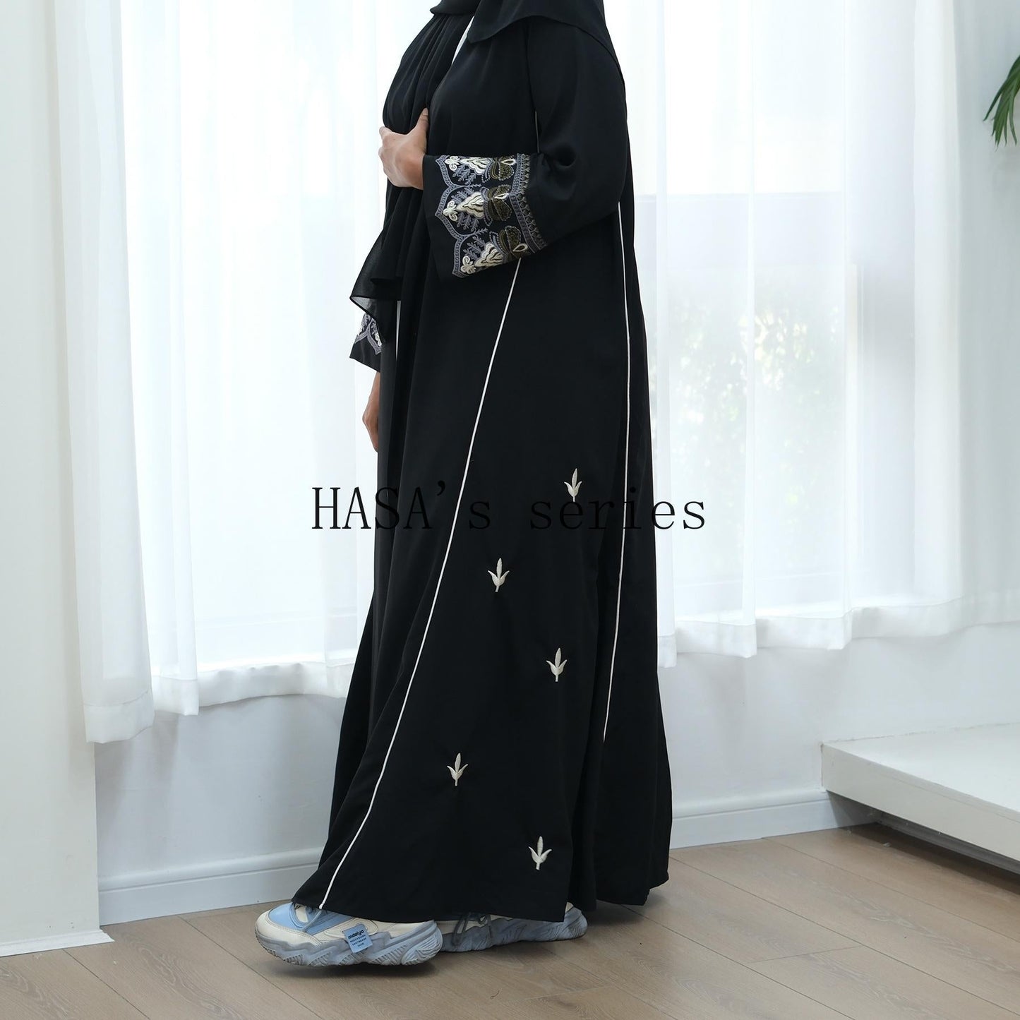HS4849 Exquisite Embroidered Open-front Long Robe