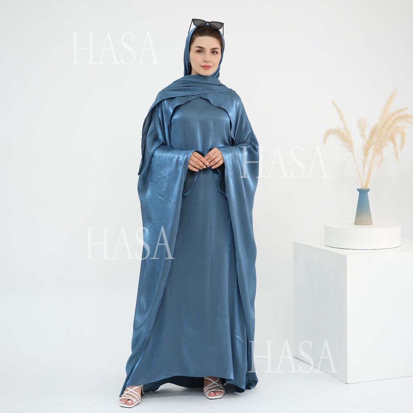 HA6584 Solid Color Beaded Loose Elegant Robe Dress