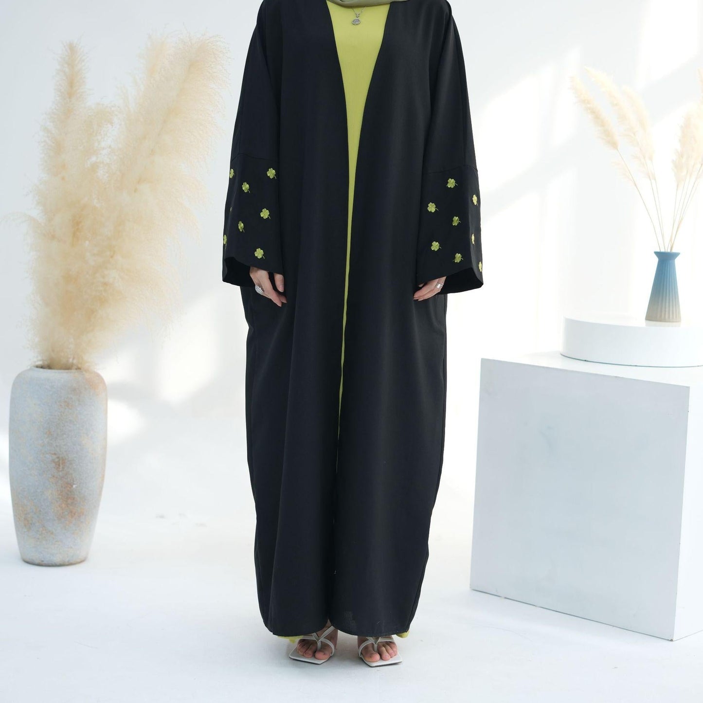 HAYA HAYA1001 Four-leaf Clover Embroidered Elegant Cardigan
