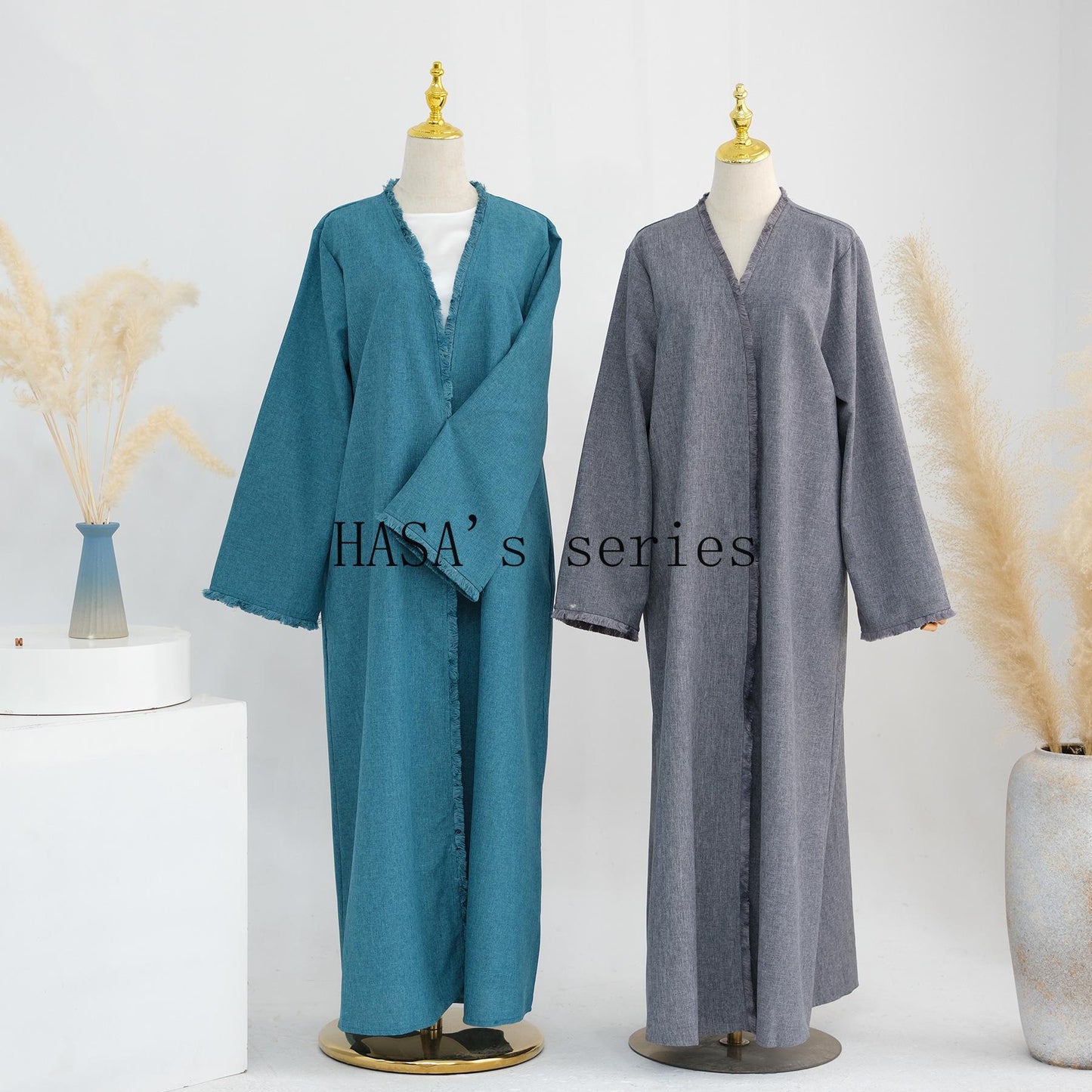 HS5147 Elegant Long Cardigan Robe with Flowing Tassels, A Loose-fitting, Coat-style Dress.