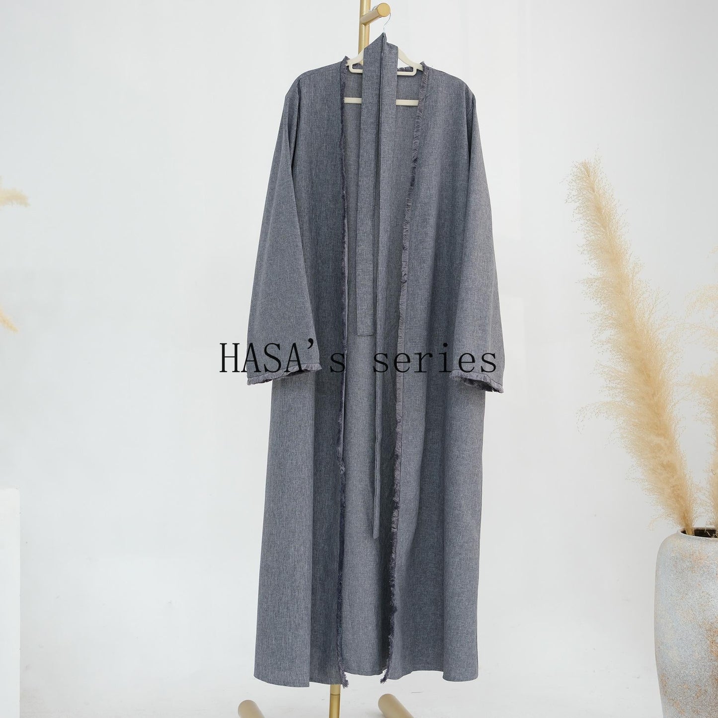HS5147 Elegant Long Cardigan Robe with Flowing Tassels, A Loose-fitting, Coat-style Dress.