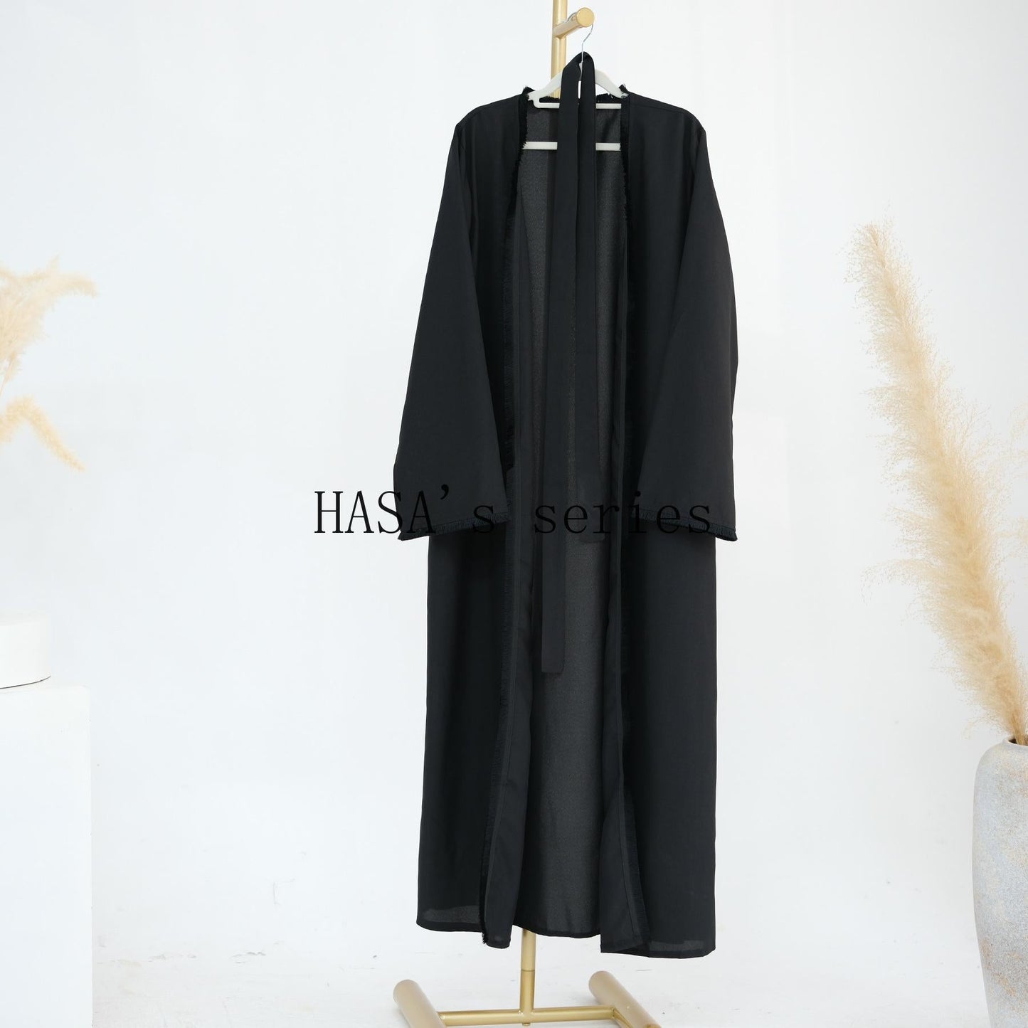 HS5147 Elegant Long Cardigan Robe with Flowing Tassels, A Loose-fitting, Coat-style Dress.
