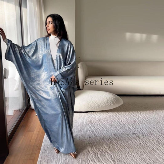 HS5091 A long robe with gilded highlights, featuring a simple yet elegant dress design.