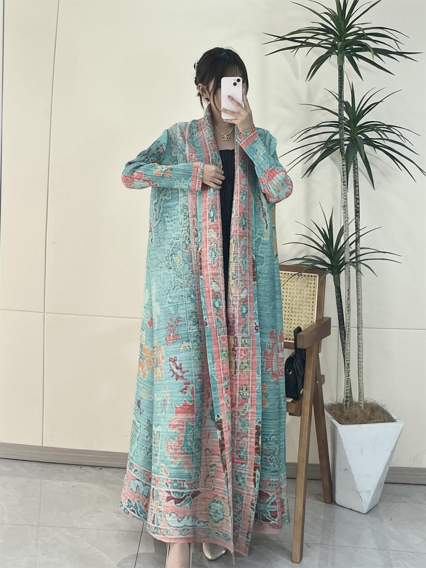 HS5852 Elegant, Retro-style Long Cardigan with Contrasting Printed Pattern.