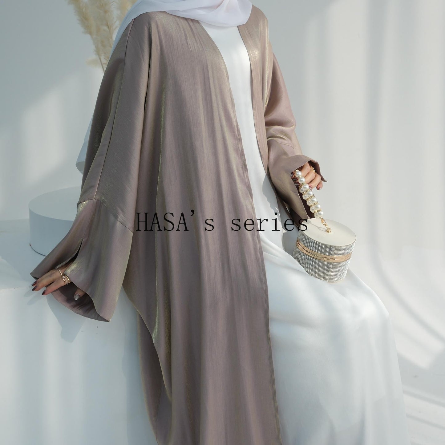 HS4831 A simple yet elegant cardigan-style robe, balancing both quality and comfort.