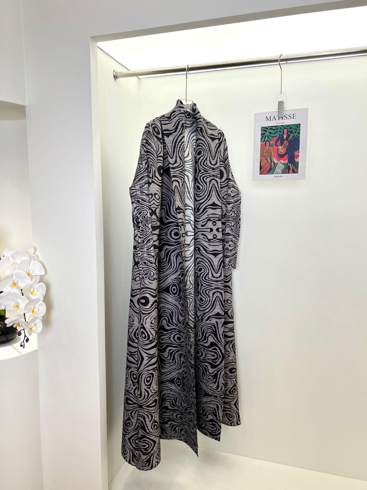 HS6723 Monochrome Swirl | Black & Grey Abstract Printed Abaya