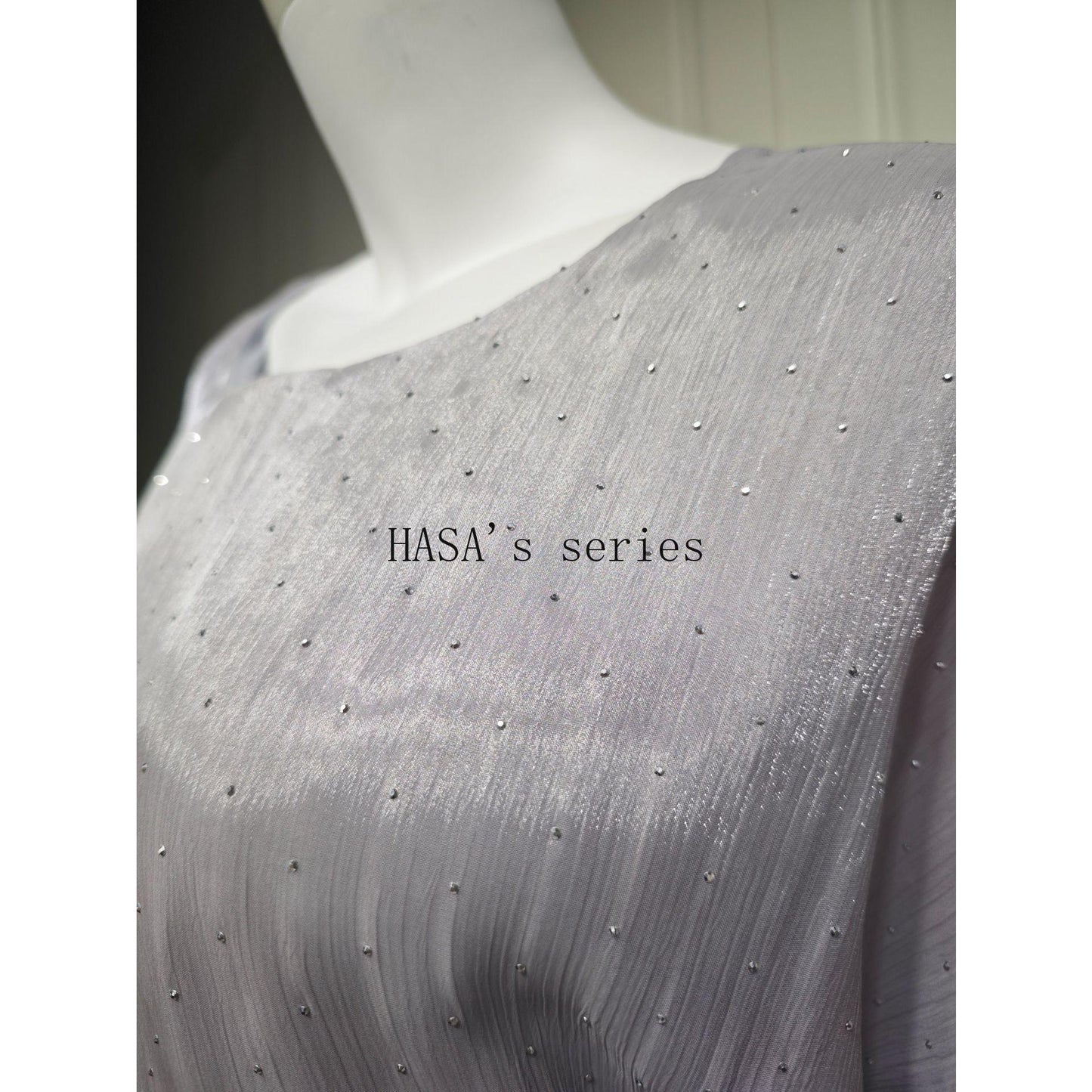 HS5105 Simple and Soft Long-sleeved Pullover Dress with A Waist-length Design, in A Solid Color for Everyday Wear.
