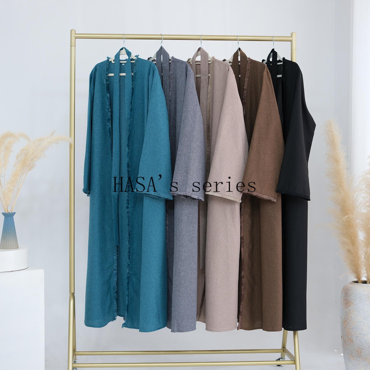 HS5147 Elegant Long Cardigan Robe with Flowing Tassels, A Loose-fitting, Coat-style Dress.