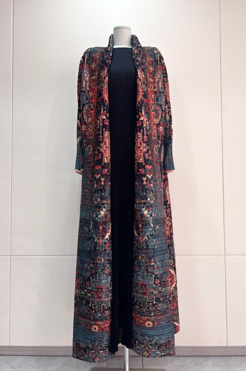 HS5837 Intricately patterned, long open-front coat (with belt)