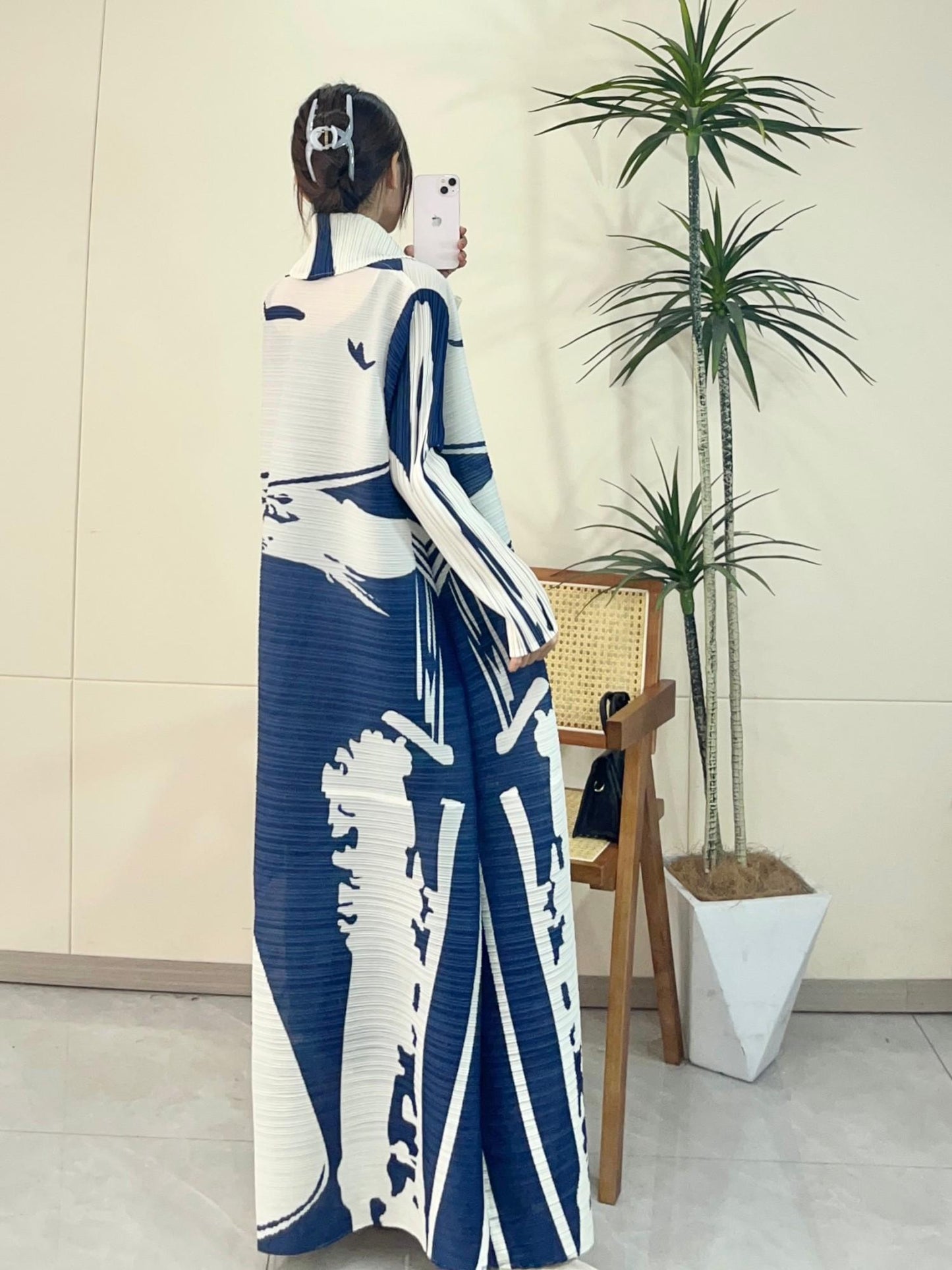 HS6725 Indigo Whispers Navy & White Abstract Printed Abaya