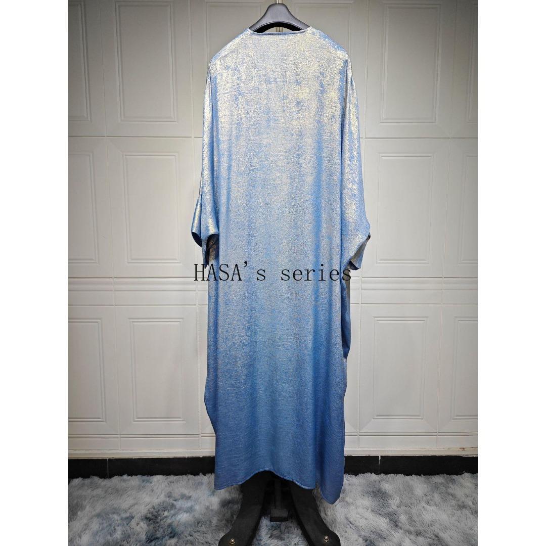 HS5091 A long robe with gilded highlights, featuring a simple yet elegant dress design.