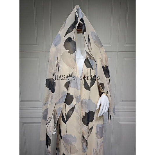 HS5092 A flowing, feminine floral-patterned robe, a loose-fitting printed cardigan-style dress paired with a headscarf.