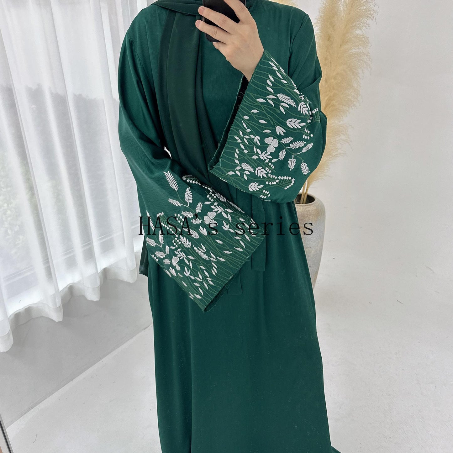 HS4832 A Long Robe with Leaf-patterned Embroidery, Showcasing Subtle Yet Exquisite Texture.