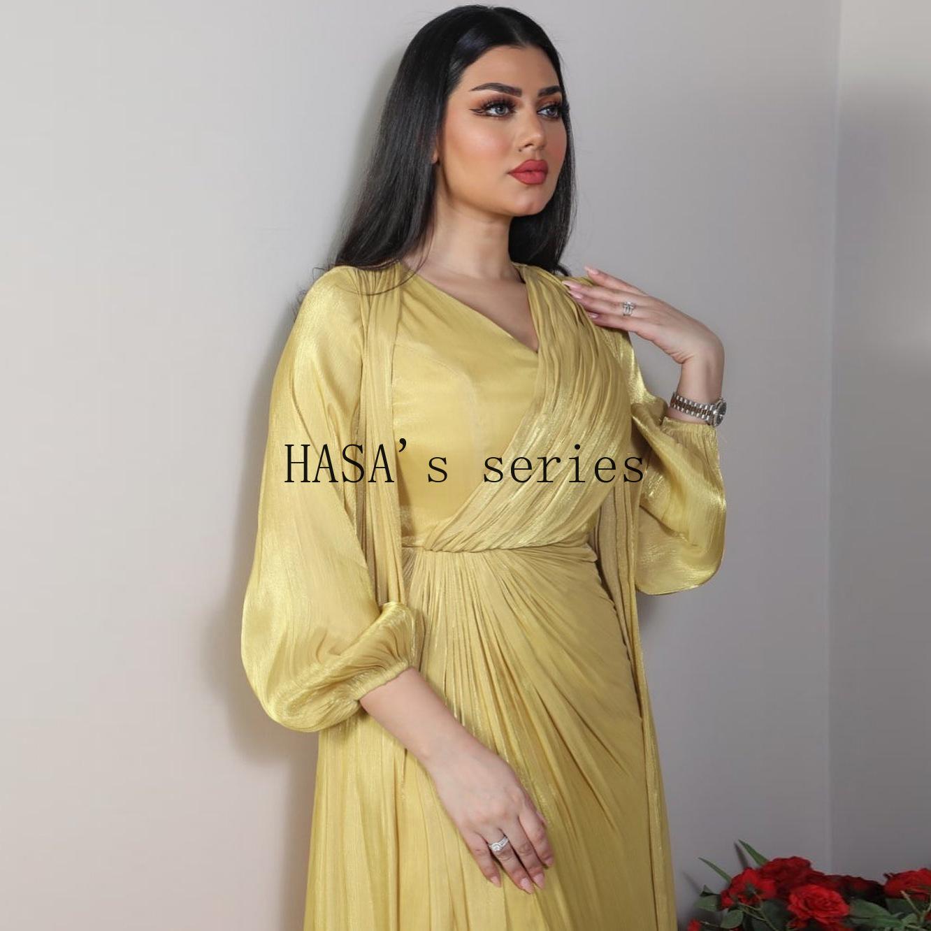 HS5094 Simple yet elegant and lustrous silk suit, featuring an elegantly pleated two-piece dress design.