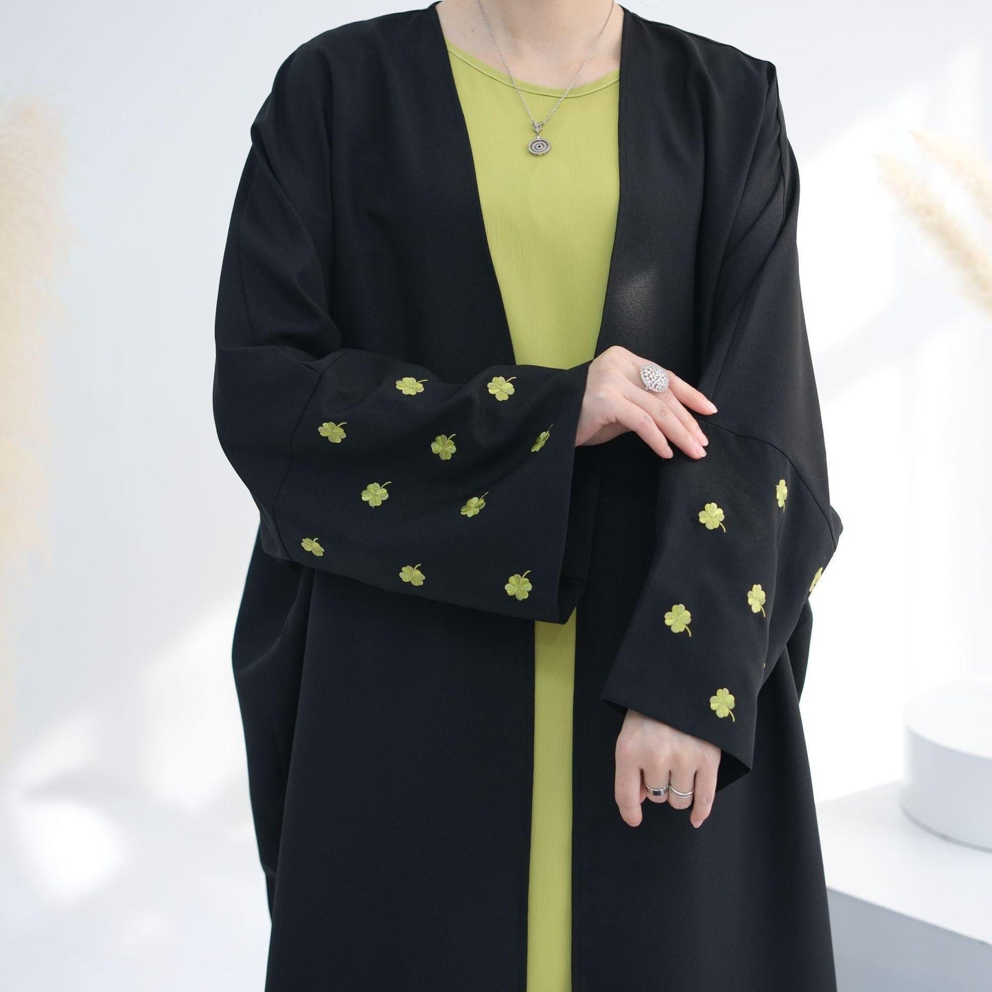 HAYA HAYA1001 Four-leaf Clover Embroidered Elegant Cardigan