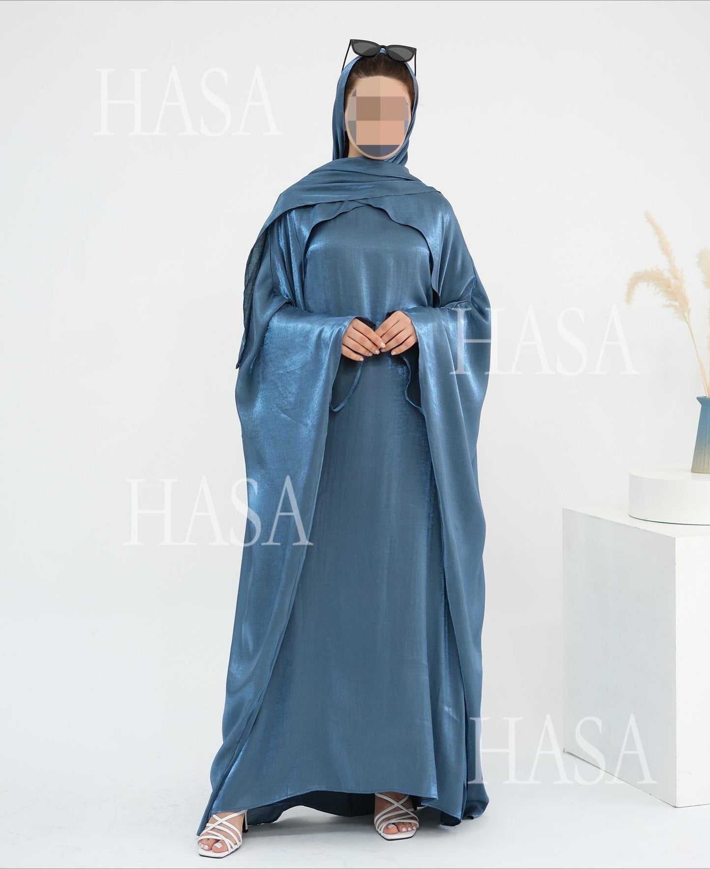 HA6584 Solid Color Beaded Loose Elegant Robe Dress
