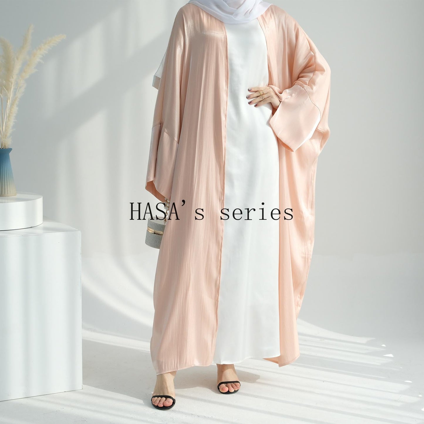 HS4831 A simple yet elegant cardigan-style robe, balancing both quality and comfort.