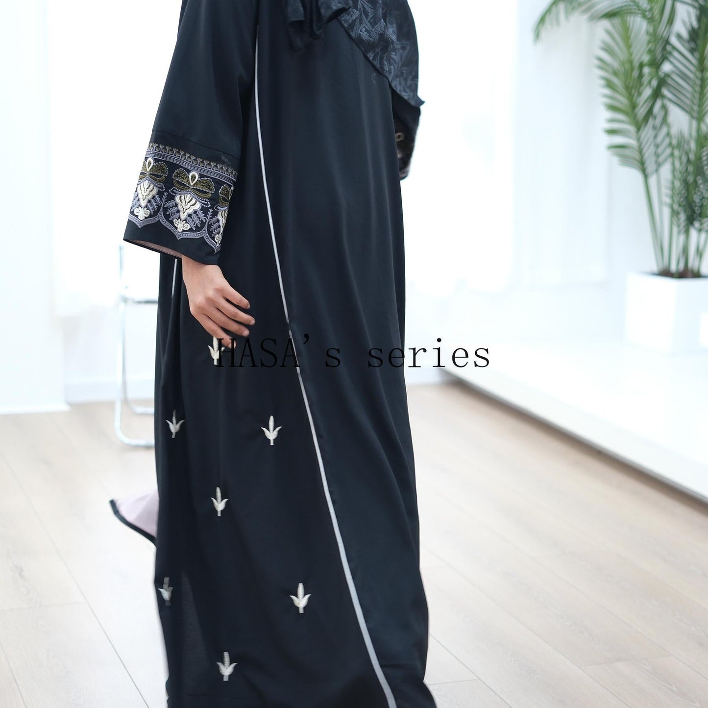 HS4849 Exquisite Embroidered Open-front Long Robe