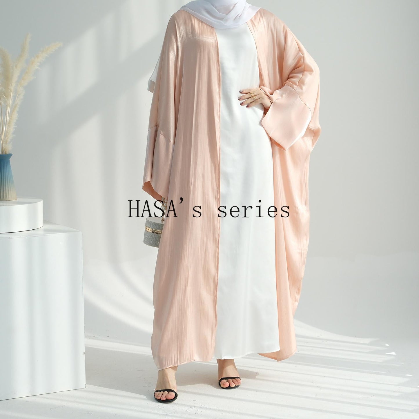 HS4831 A simple yet elegant cardigan-style robe, balancing both quality and comfort.