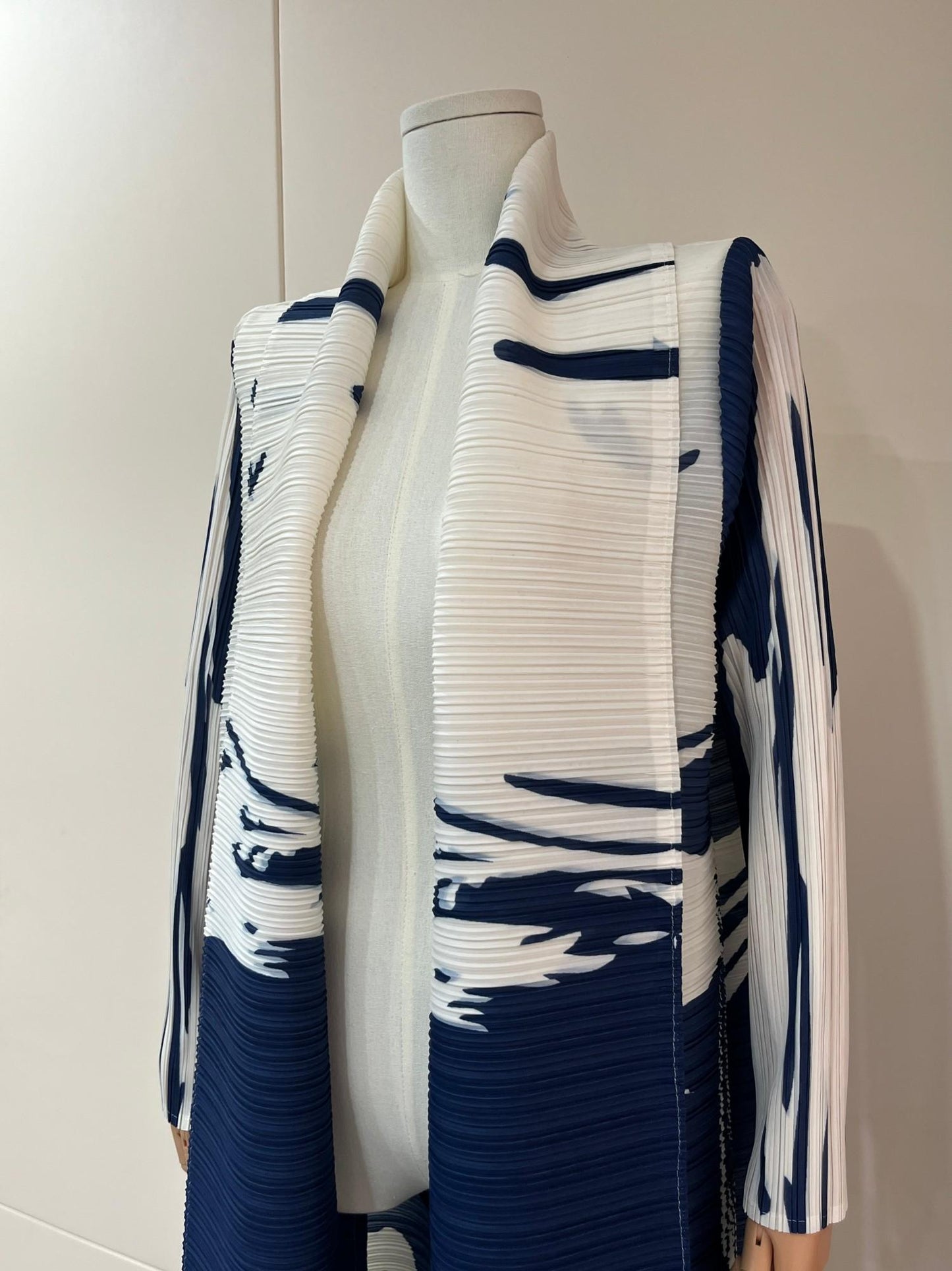 HS6725 Indigo Whispers Navy & White Abstract Printed Abaya