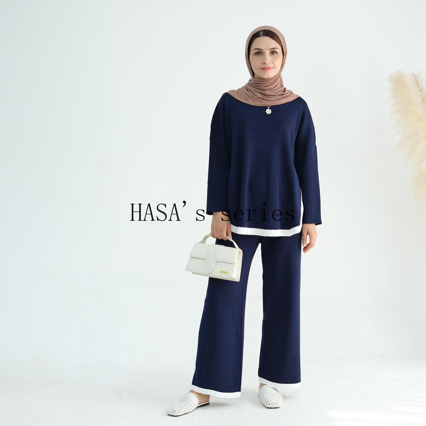 HS5149 Simple and elegant knitted set, featuring a loose-fitting, thick, long-sleeved two-piece design.