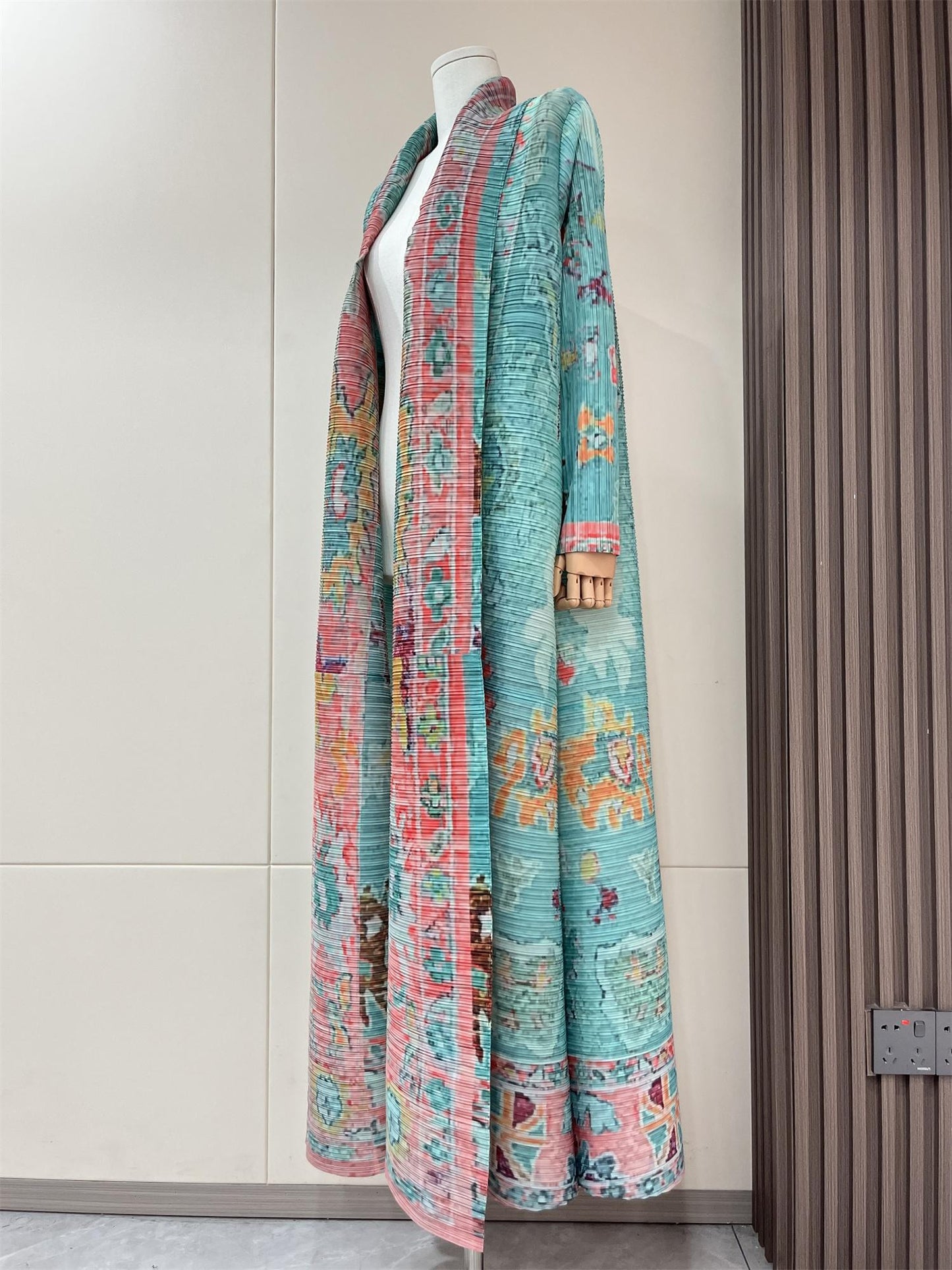 HS5852 Elegant, Retro-style Long Cardigan with Contrasting Printed Pattern.