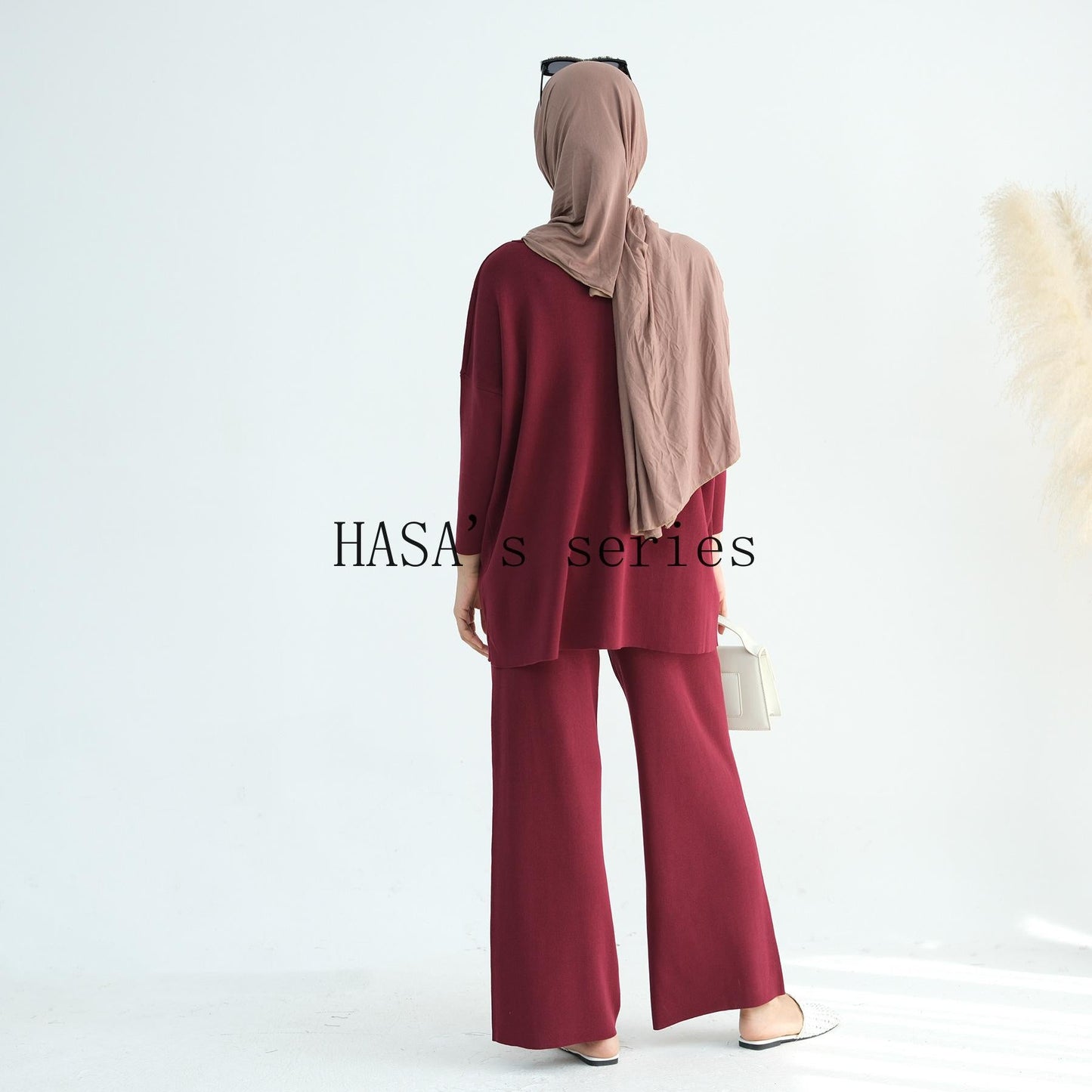 HS5100 Simple and stylish knitted two-piece set, featuring a thickened long-sleeved top and wide-leg pants.
