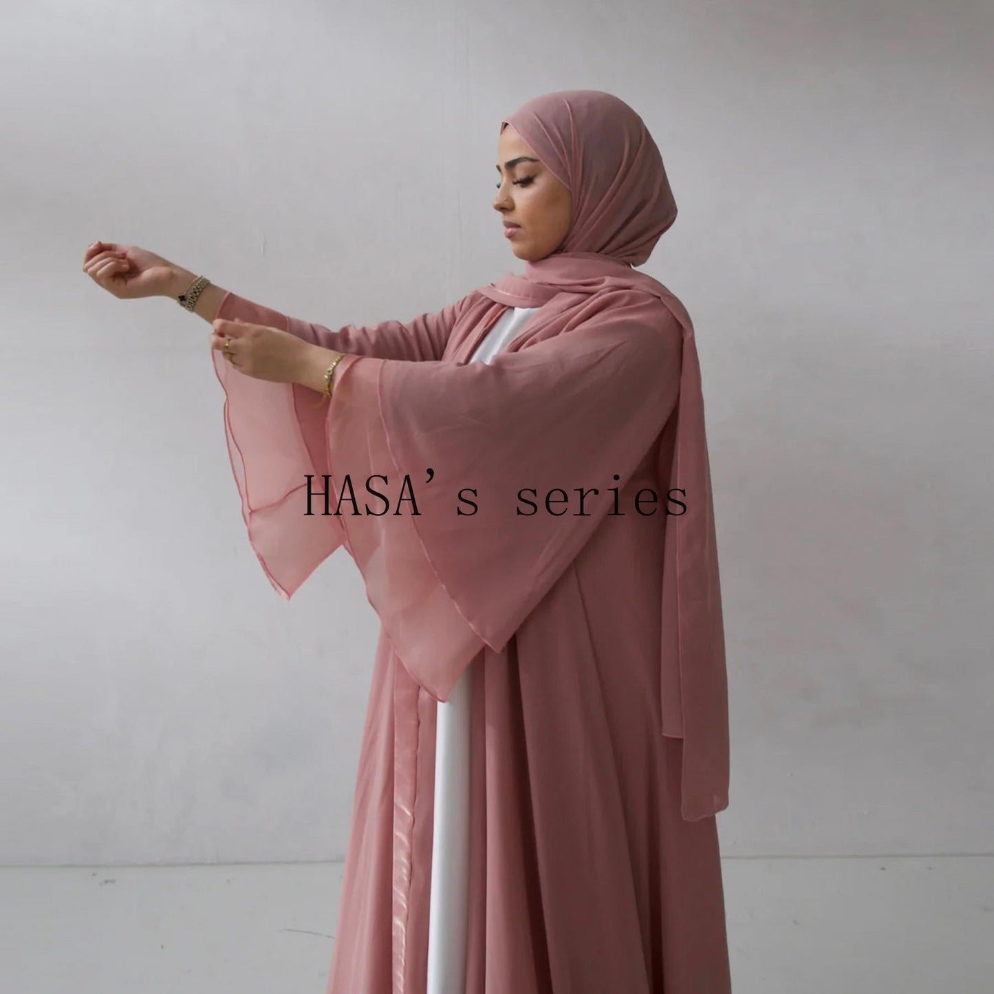 HS4850 A Double-sided Robe That Combines Elegant Appearance with Practicality.