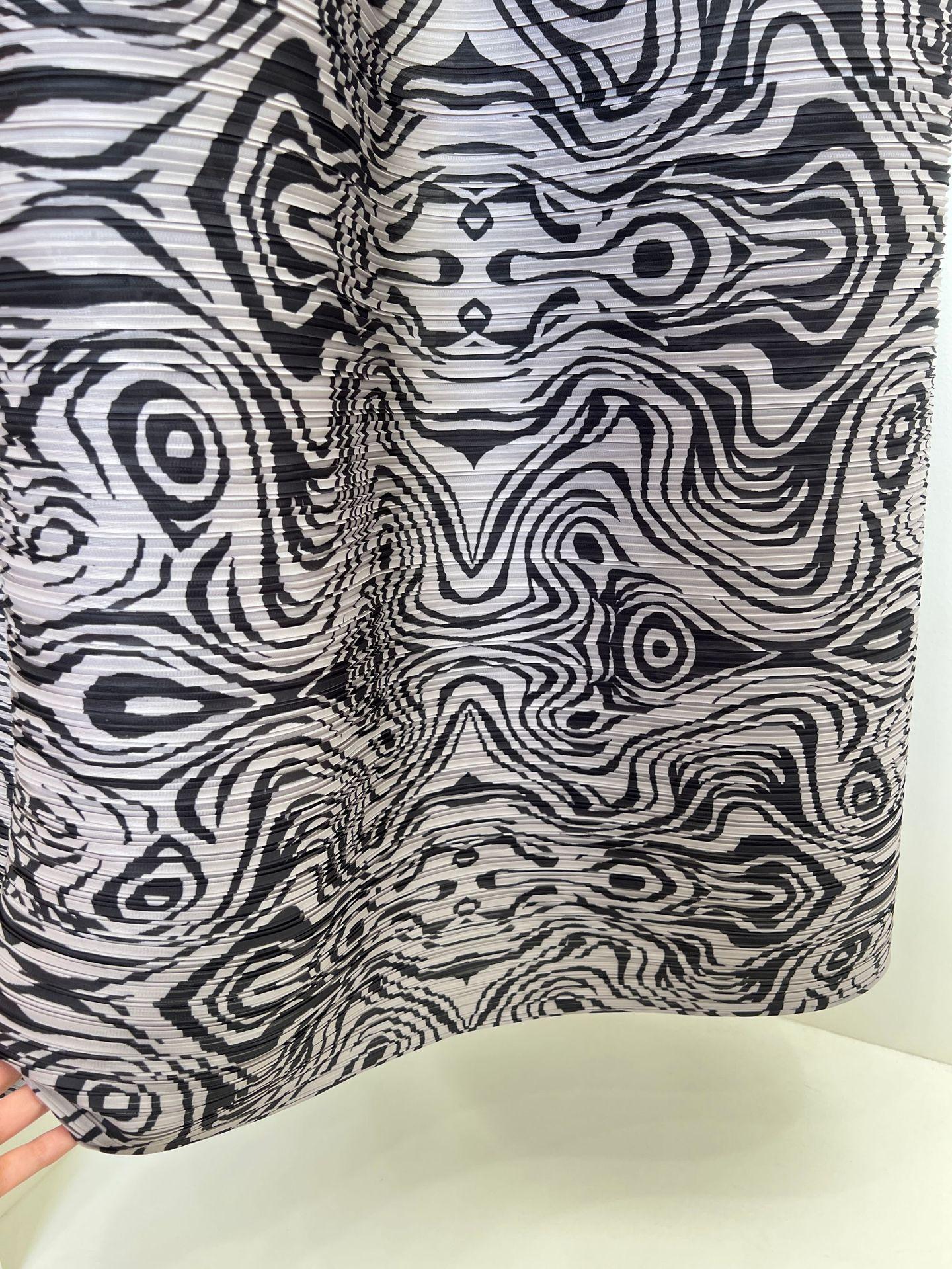 HS6723 Monochrome Swirl | Black & Grey Abstract Printed Abaya