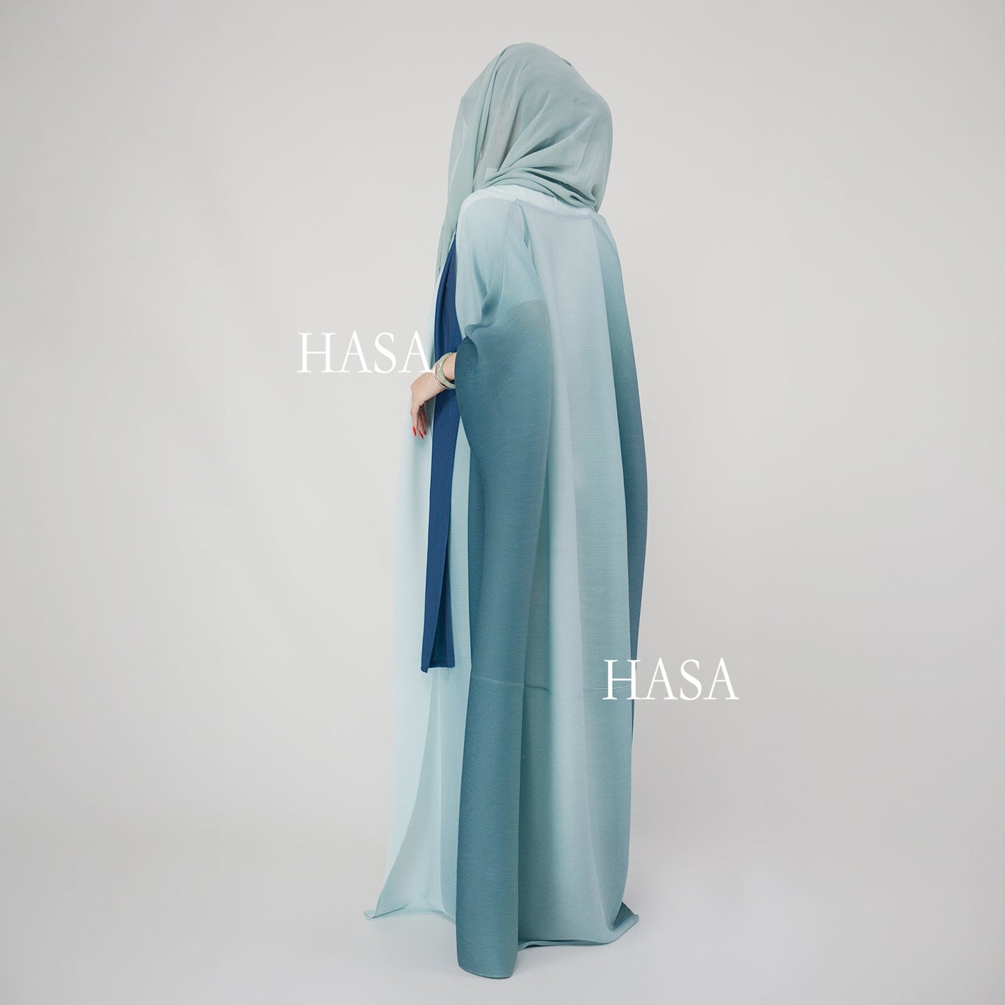 HASA HA1245 عباءة عصرية فضفاضة بتفاصيل رقع مطوية